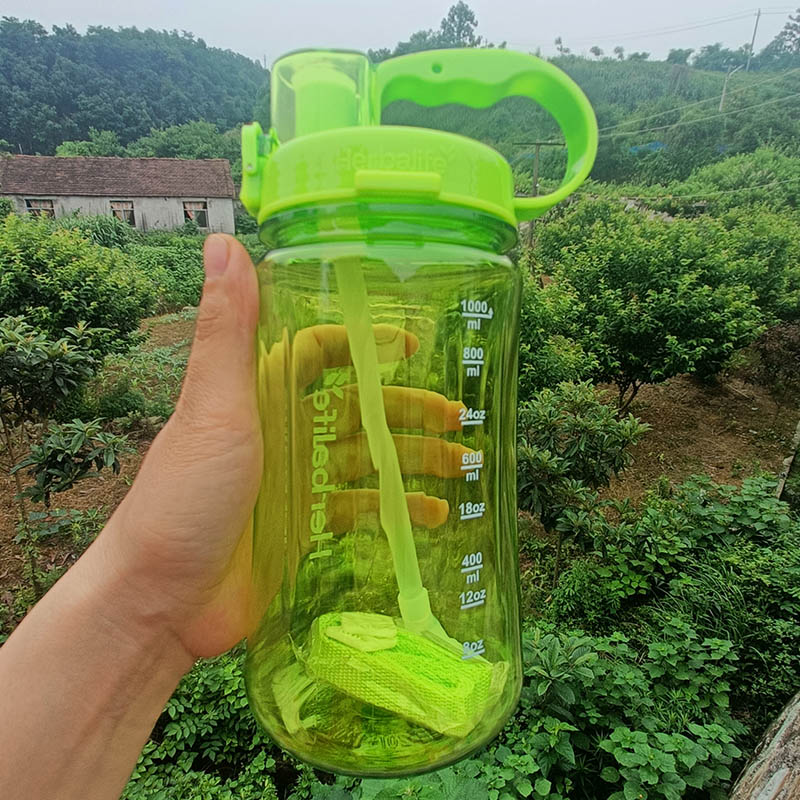 Botella de agua de plástico de - Nutrition For Fitness And Sports reseña y precio