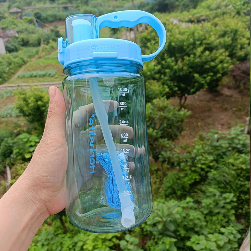 Botella de agua de plástico de - Nutrition For Fitness And Sports reseña y precio